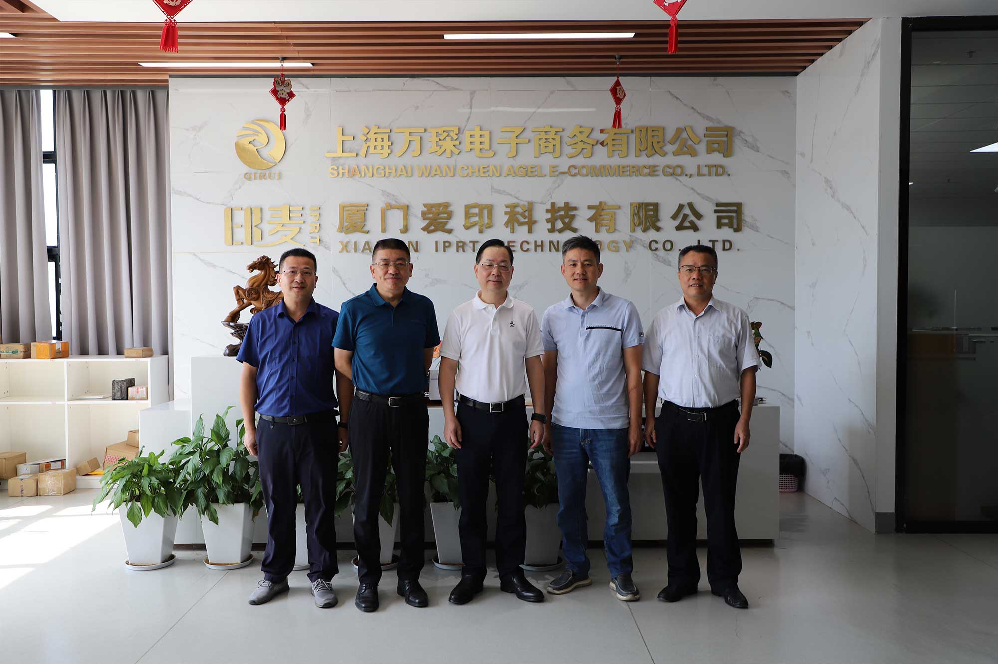 รองประธาน Xiamen CPPCC Li Qinhui และคนอื่นๆ เข้าเยี่ยมชม IPRT Technology เพื่อตรวจสอบและให้คำแนะนำ